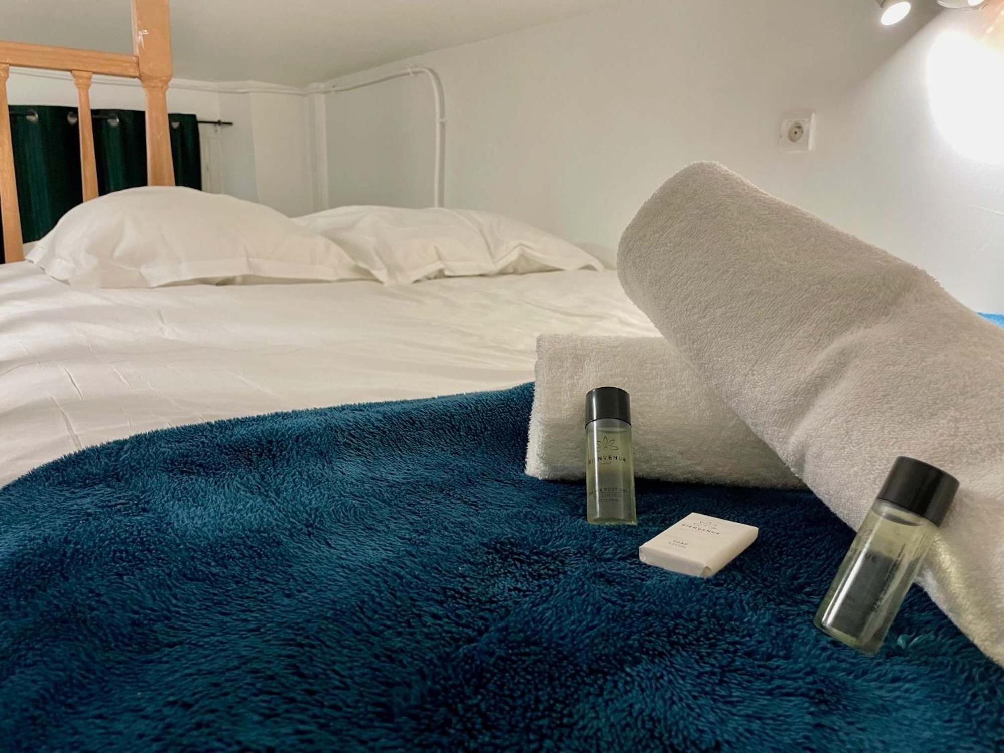 Apartment Cozy For 2 In Marais Paris